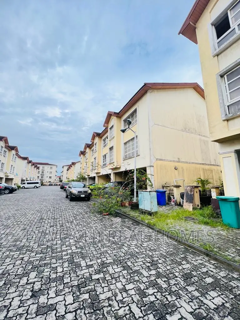 5bdrm Duplex in Chevron, Lekki for rent