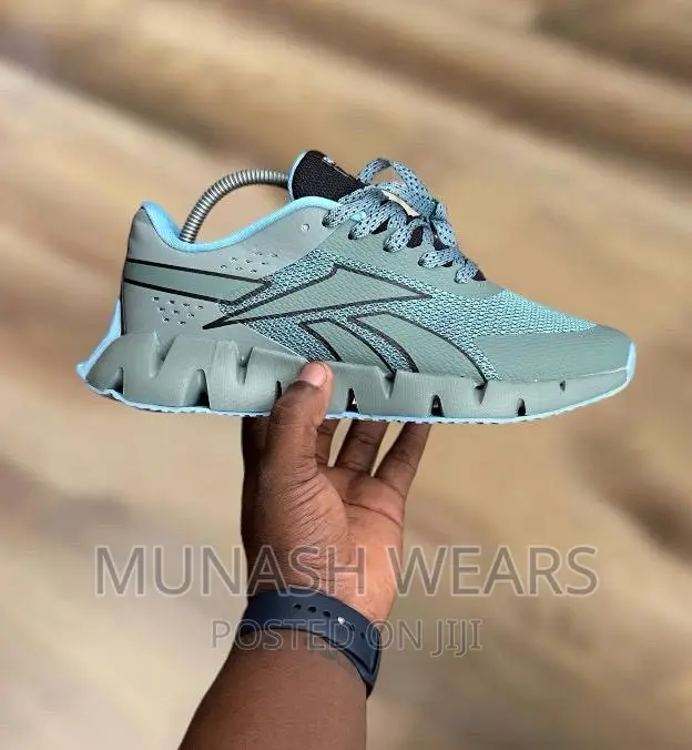 Reebok Runnner Sneakers