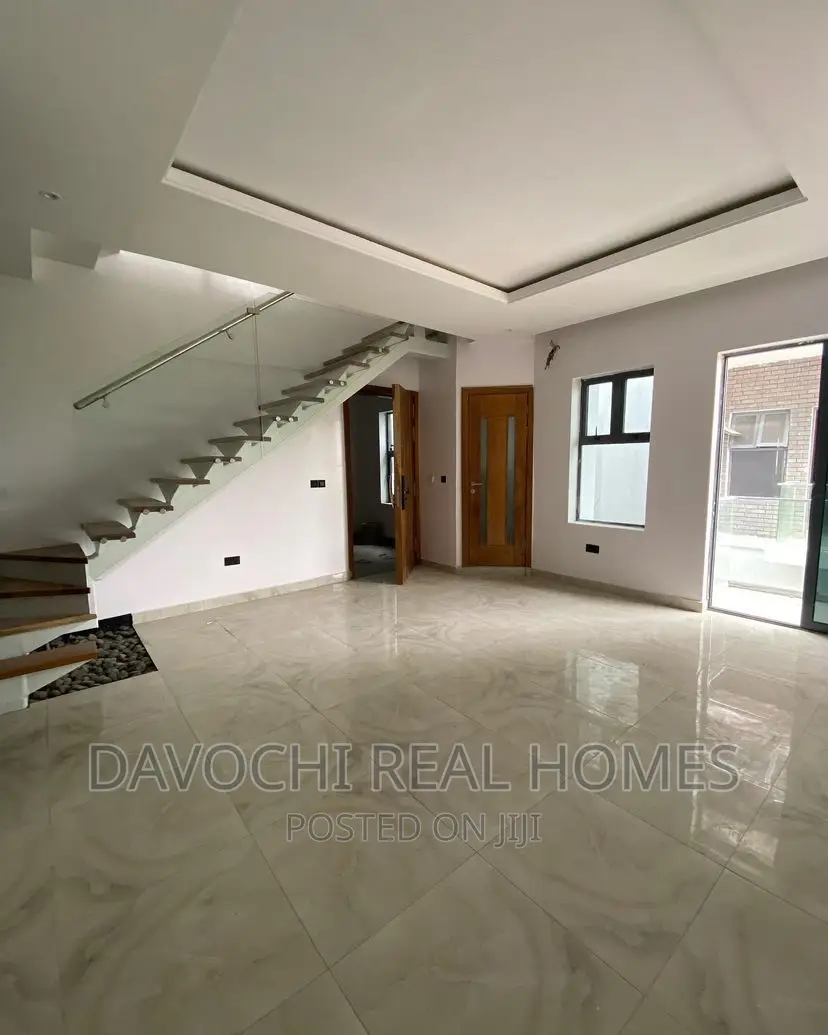 2bdrm Maisonette in Lekki Phase One for rent