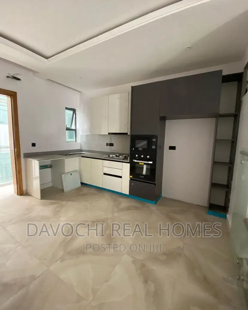 2bdrm Maisonette in Lekki Phase One for rent