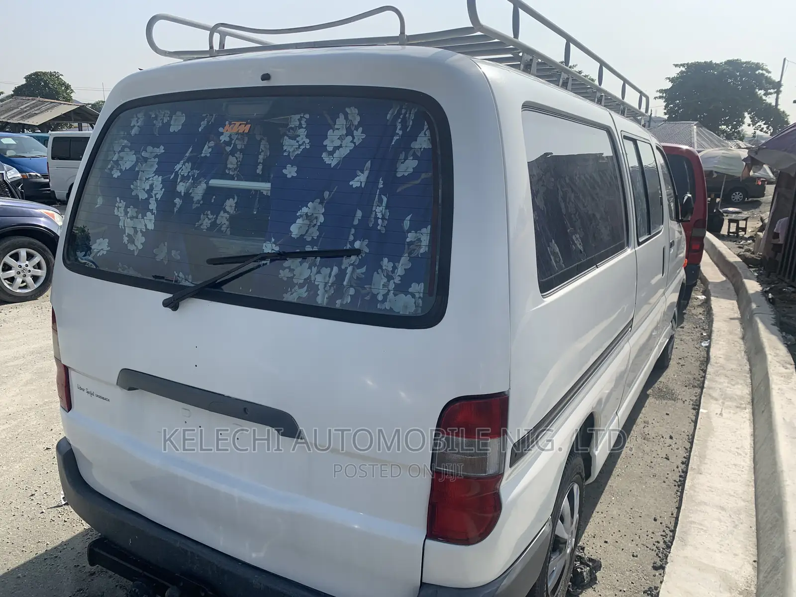 Toyota HiAce 2002 White