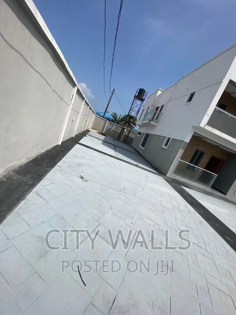 4bdrm Duplex in Ogombo for sale