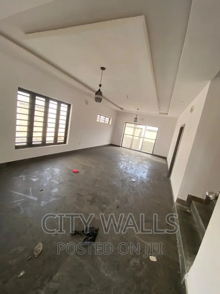 4bdrm Duplex in Ogombo for sale
