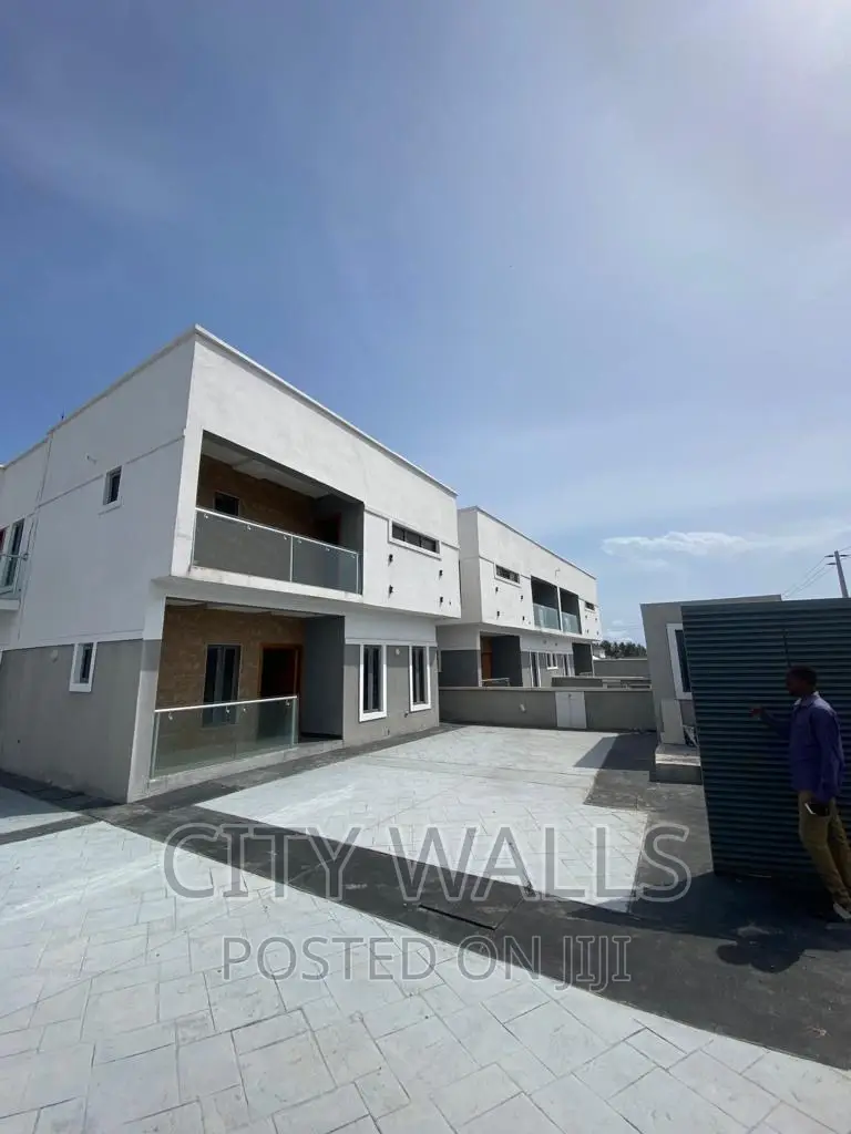 4bdrm Duplex in Ogombo for sale
