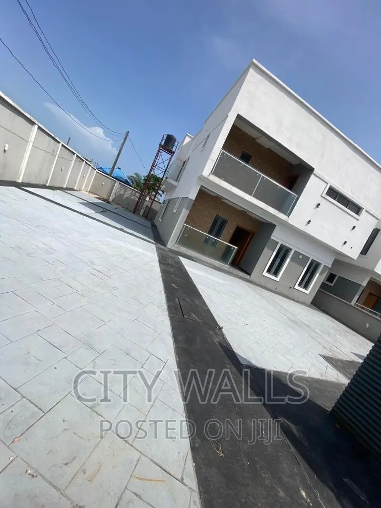 4bdrm Duplex in Ogombo for sale