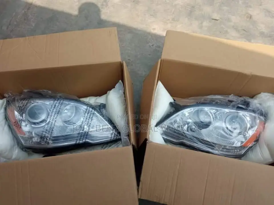Ml350 2010 Set of Headlights