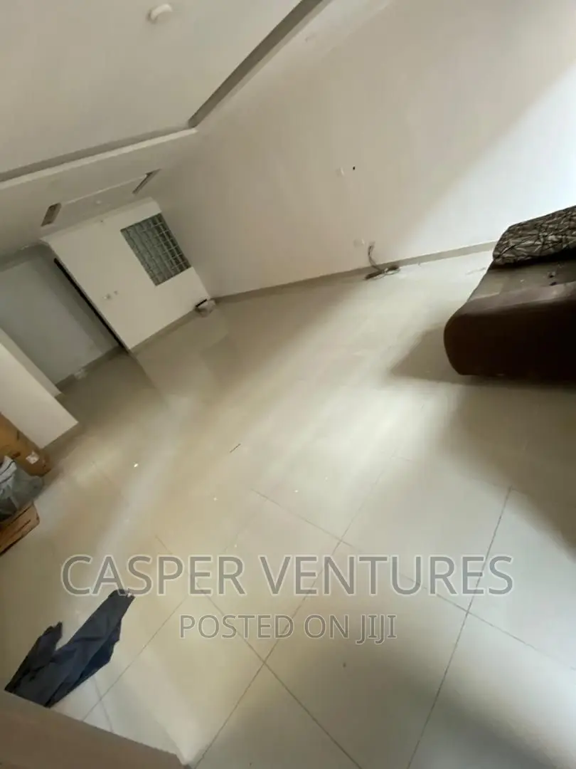 3bdrm Apartment in Osapa for rent