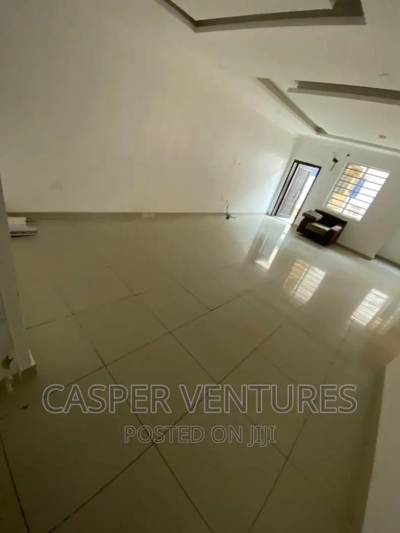 3bdrm Apartment in Osapa for rent