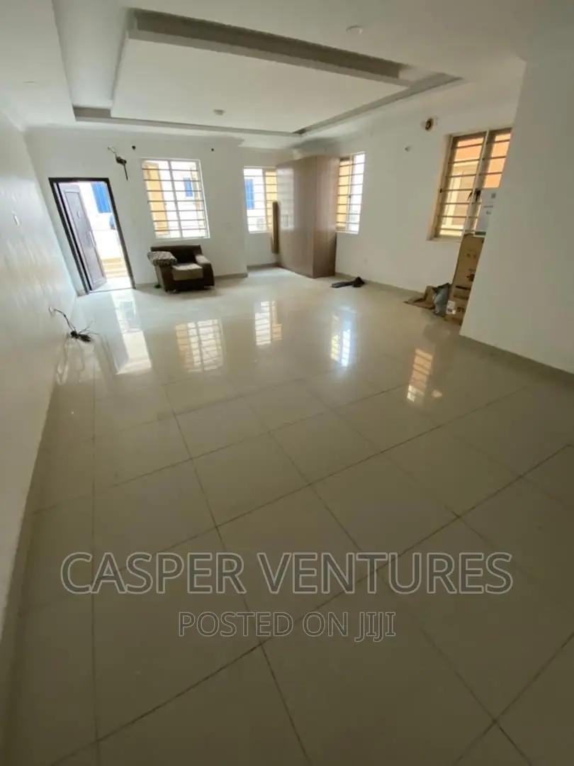 3bdrm Apartment in Osapa for rent