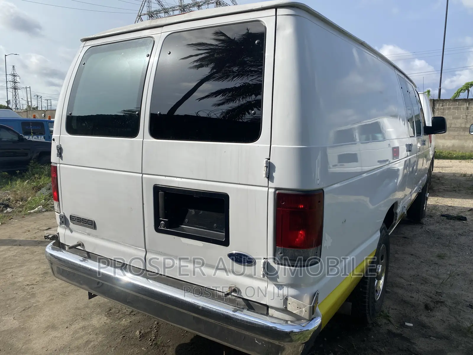 Ford E350 2006 Yellow