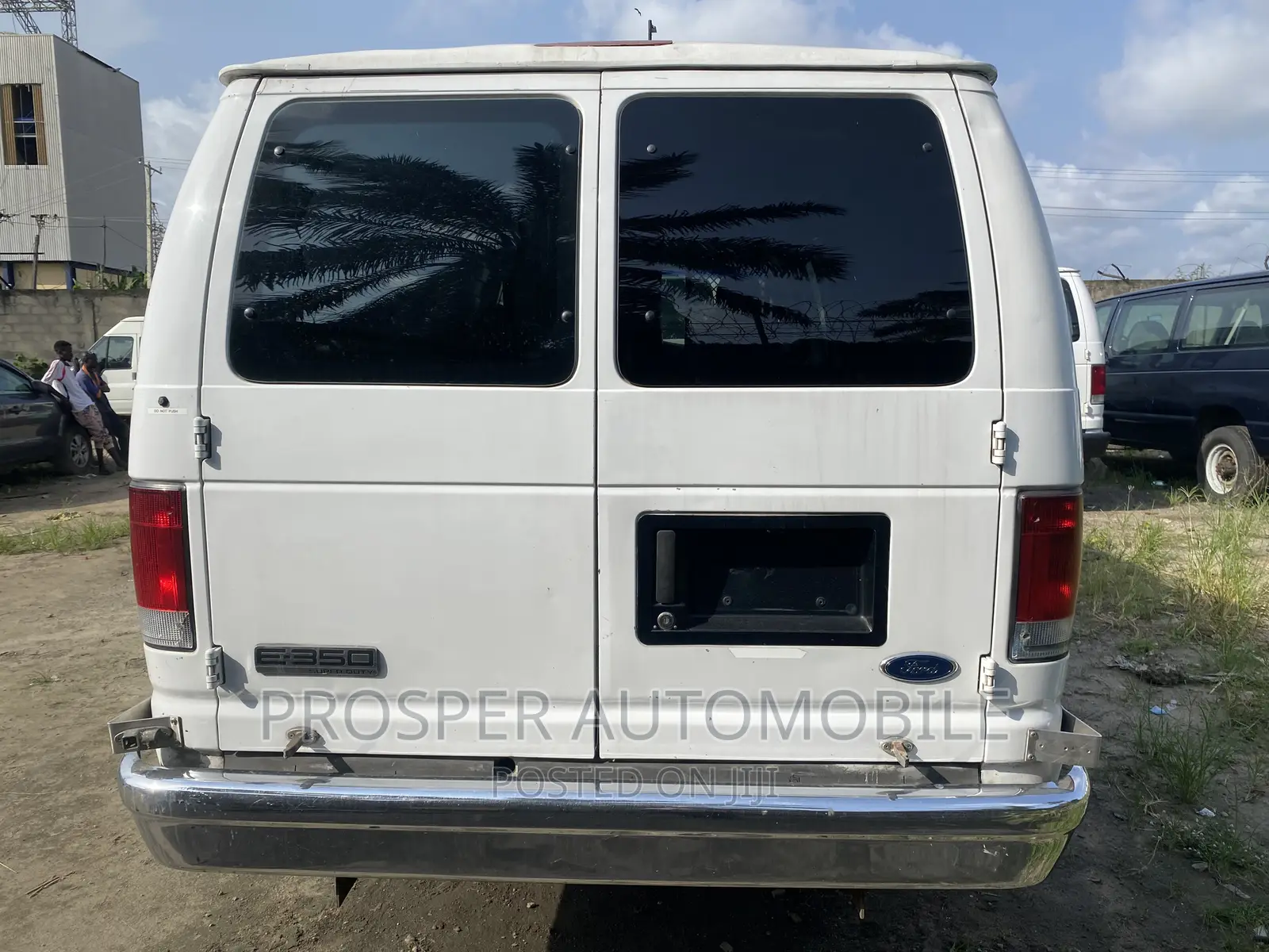 Ford E350 2006 Yellow