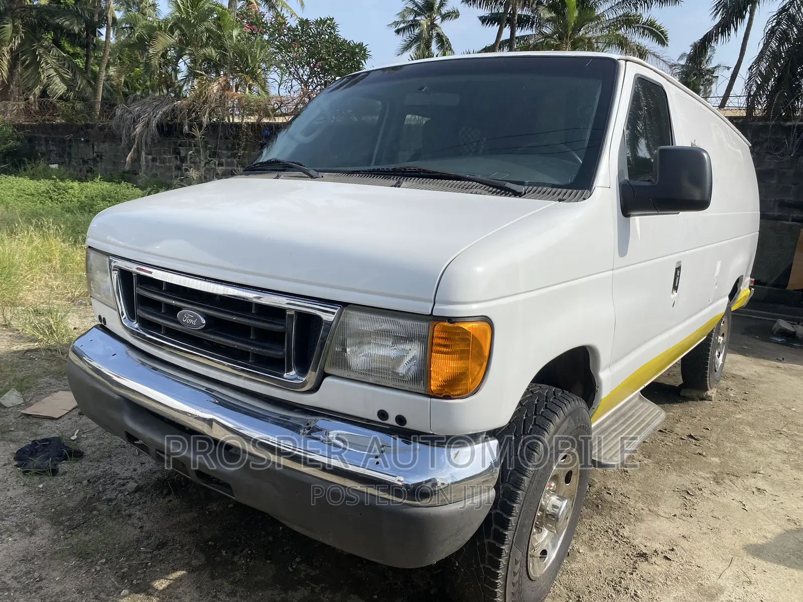 Ford E350 2006 Yellow