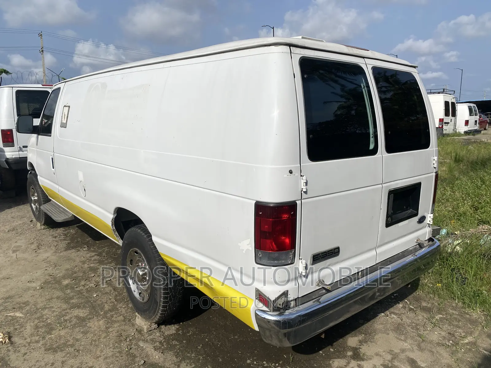 Ford E350 2006 Yellow