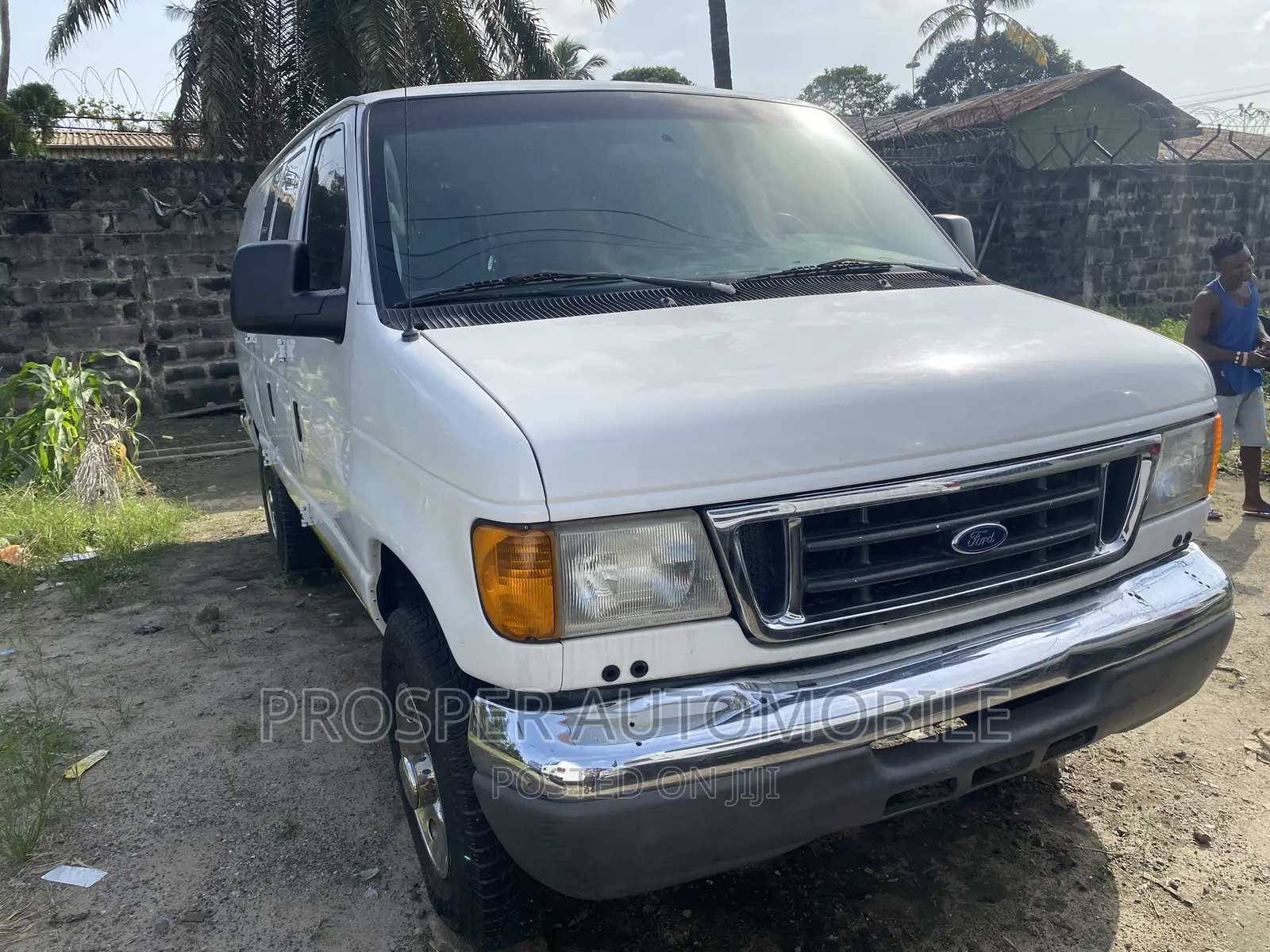 Ford E350 2006 Yellow