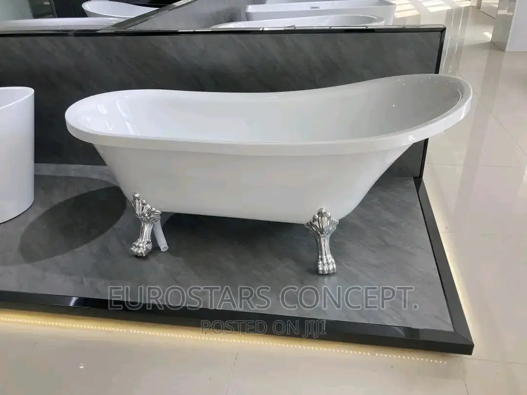 White Royal Executive Bath Tub