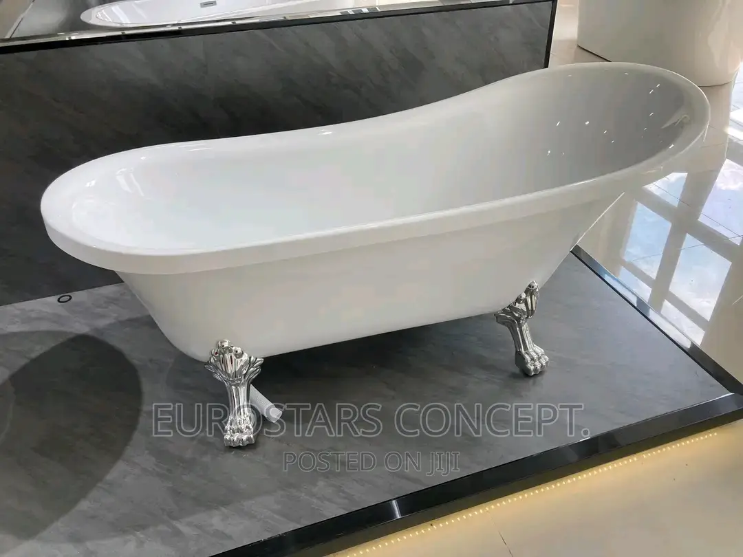 White Royal Executive Bath Tub