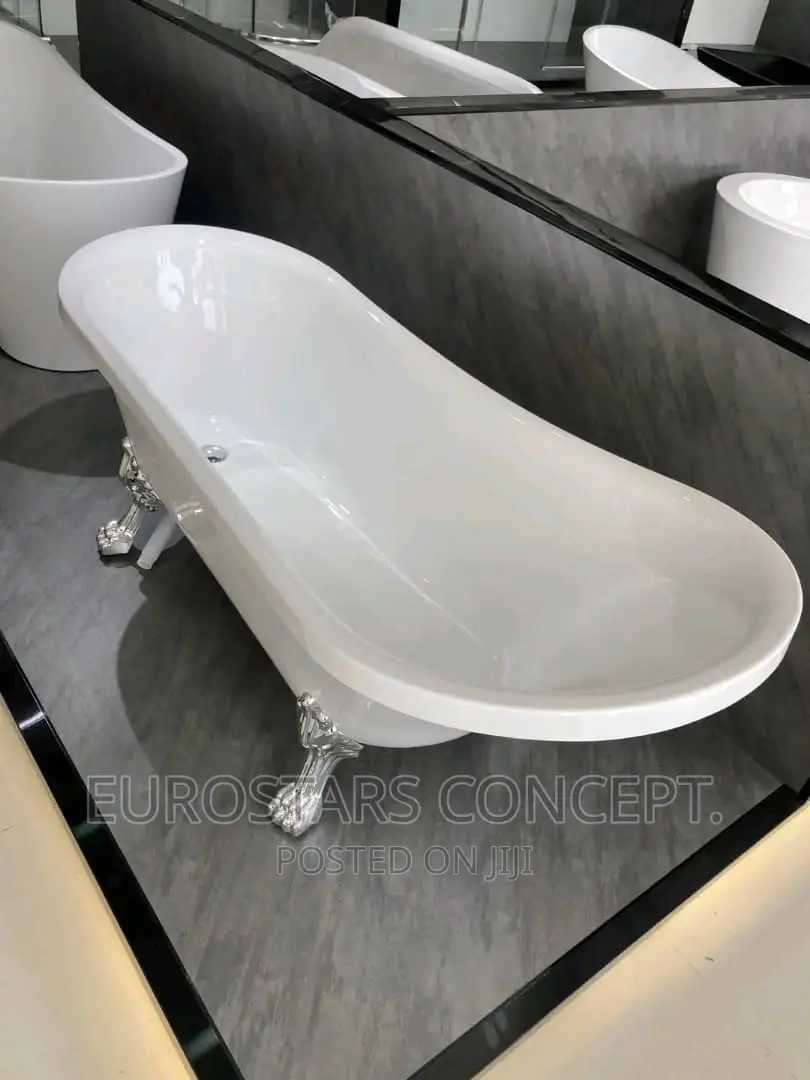 White Royal Executive Bath Tub