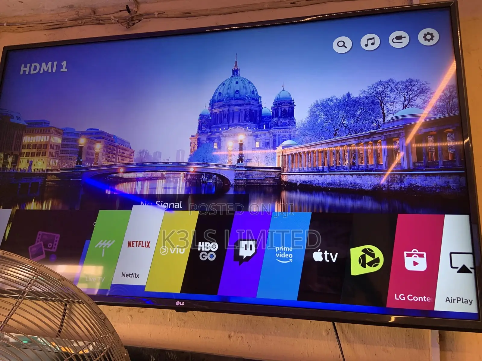 LG 55inch Webos/ Tv With Apple Airplay