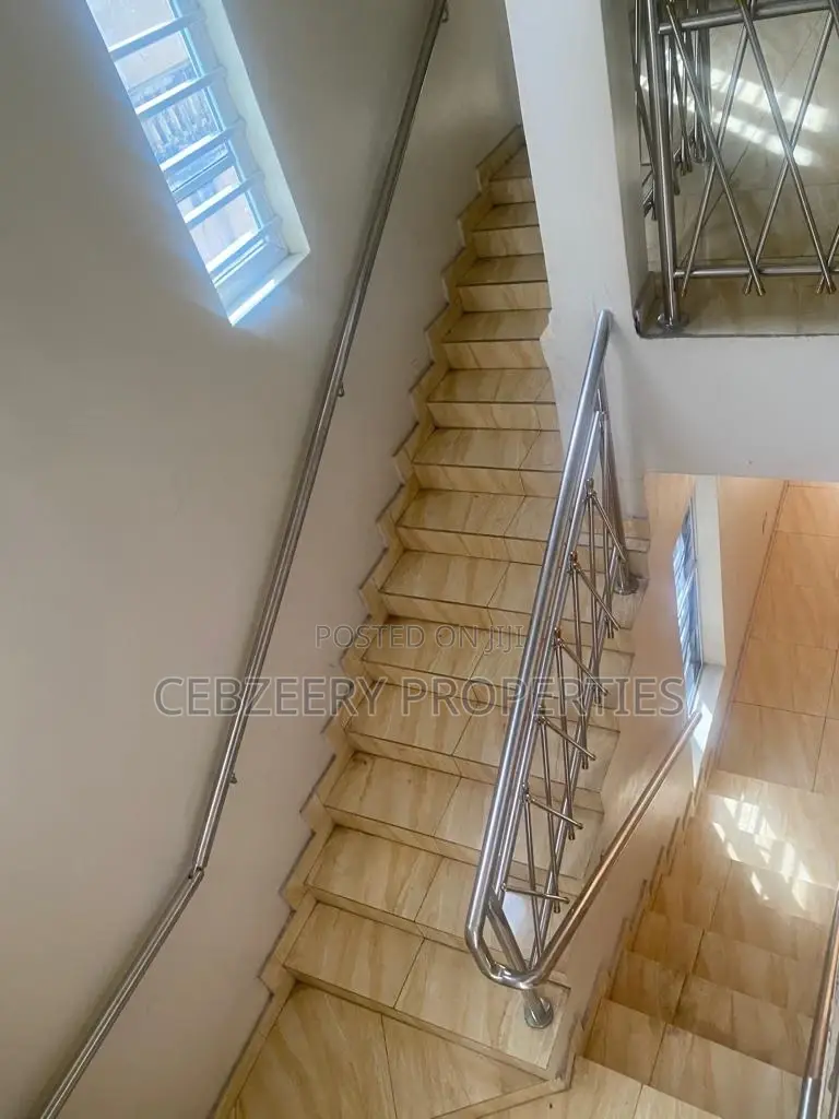 4bdrm Duplex in Ikeja for sale
