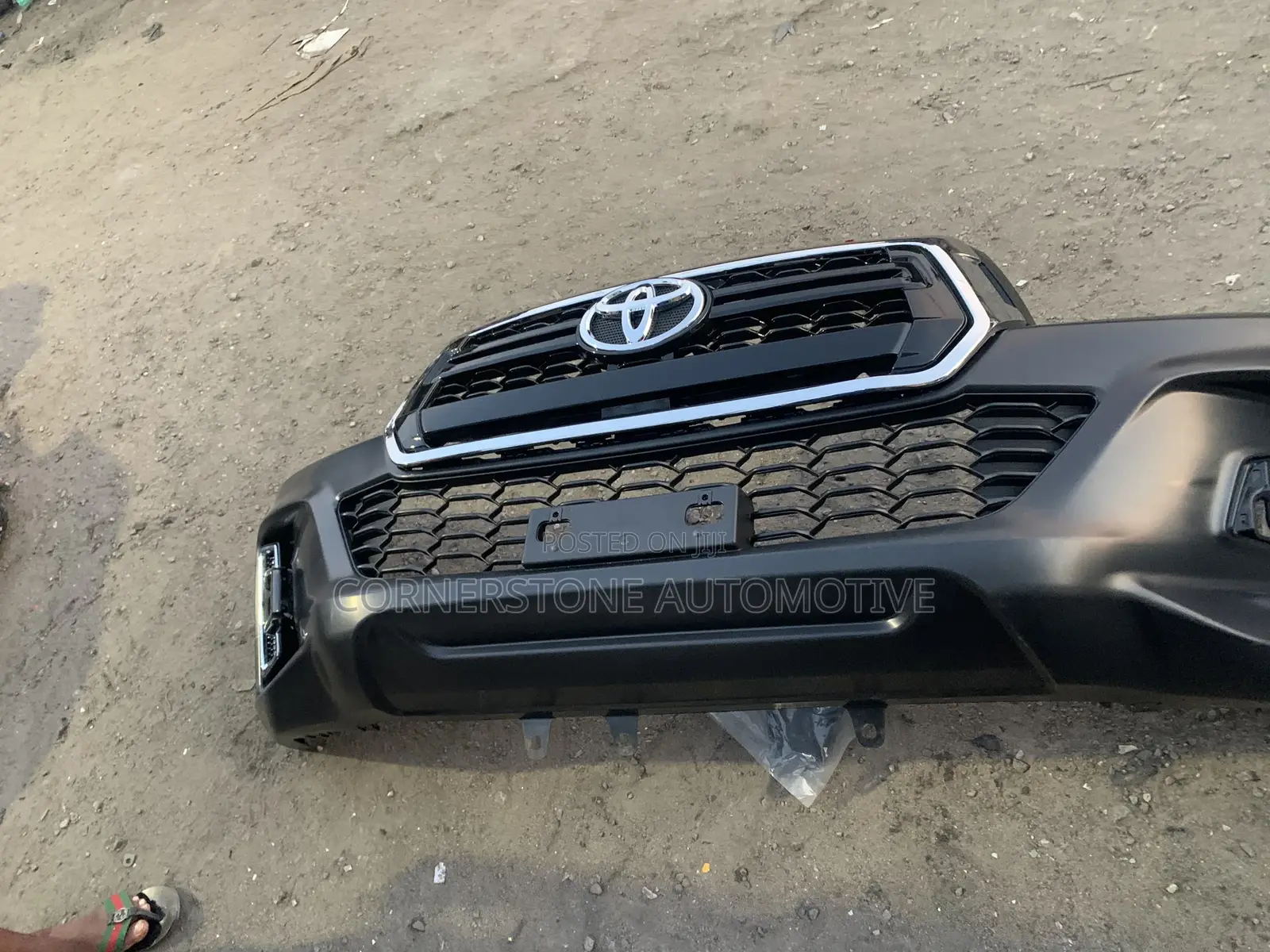 Complete Front Bumper Hilux 2017