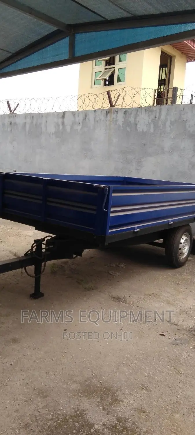 Tractor's Tipping Trailer (Tractor's Bucket)