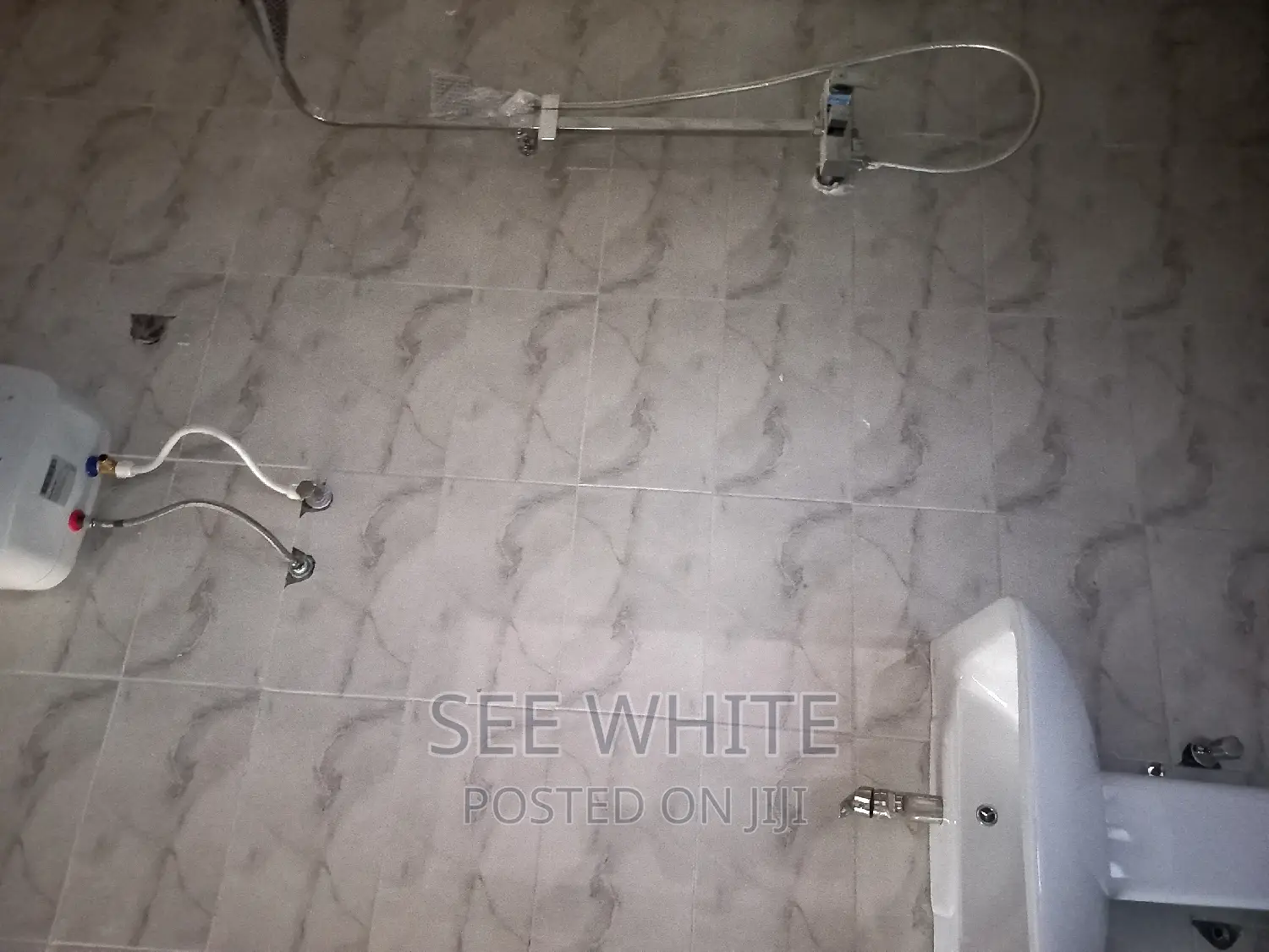 Furnished 3bdrm Bungalow in Estate Close, Satellite Town for sale