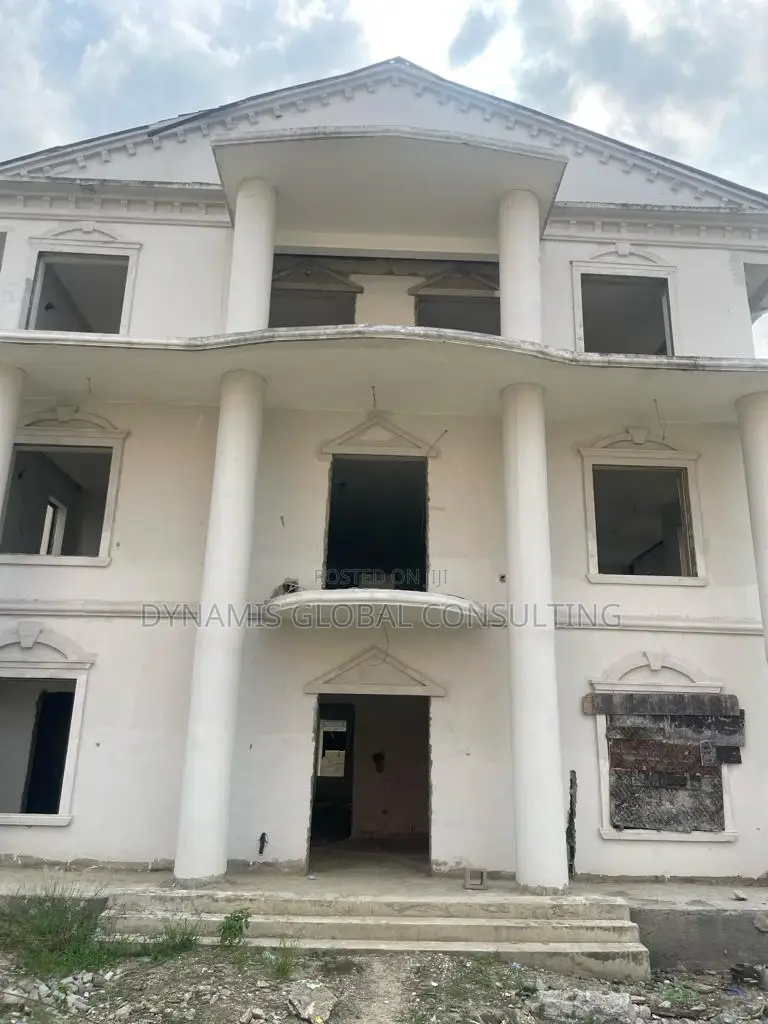 Furnished 5bdrm Duplex in Banana Island for sale