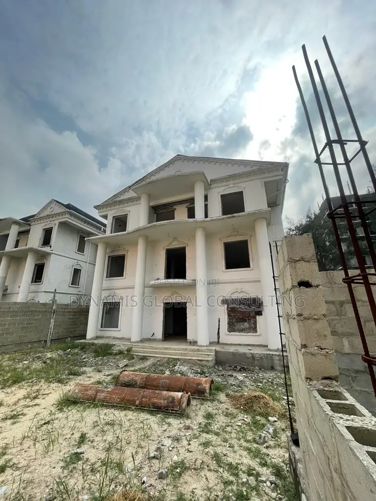 Furnished 5bdrm Duplex in Banana Island for sale