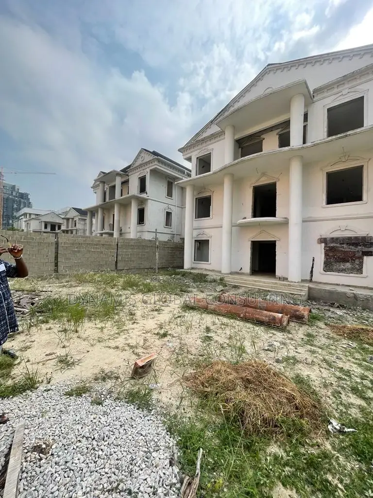 Furnished 5bdrm Duplex in Banana Island for sale