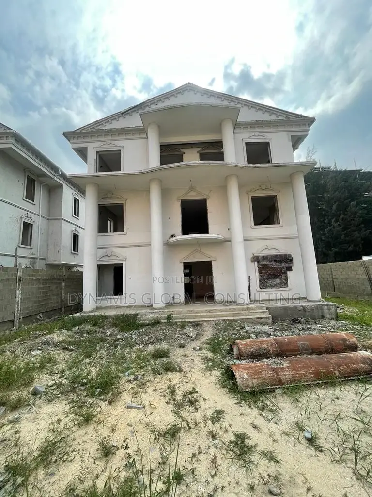 Furnished 5bdrm Duplex in Banana Island for sale