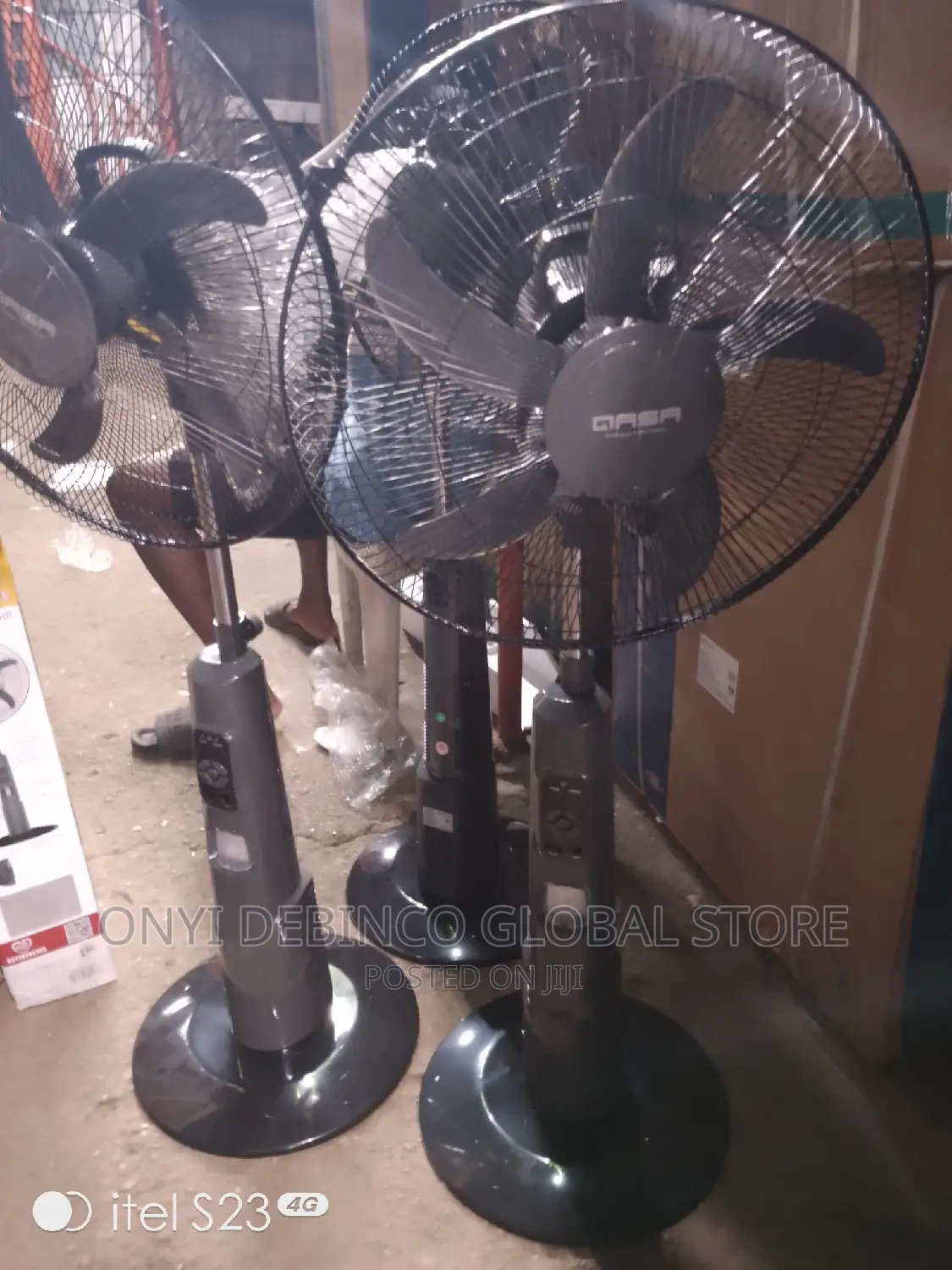 Qasa 18 Inches Rechargeable Fan + Remote Control