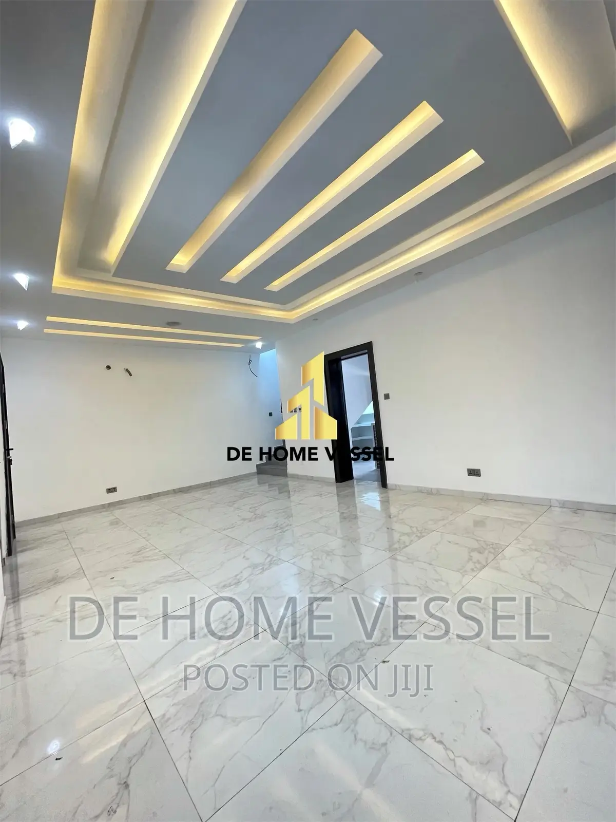 5bdrm Townhouse/Terrace in Ikate for sale