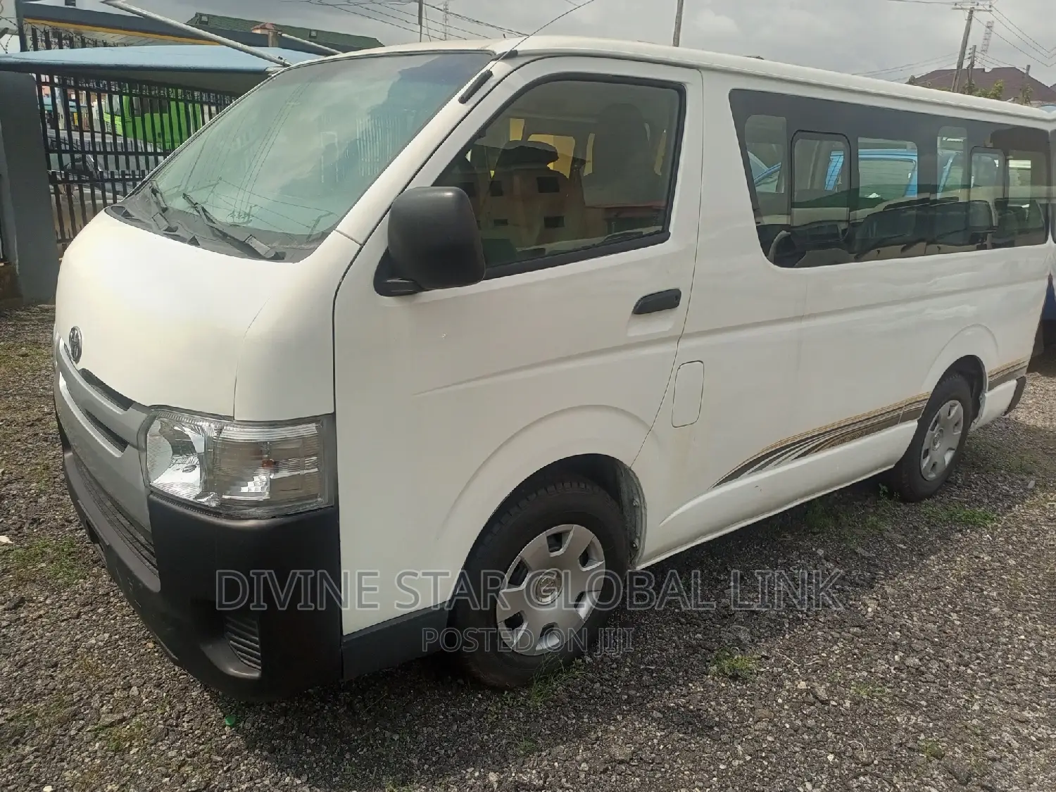 Toyota HiAce 2010 White