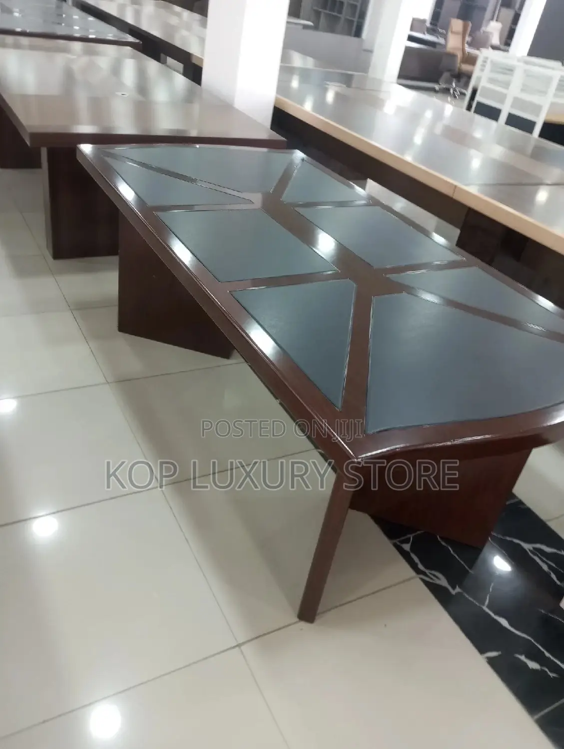 A Quality Conference Table of 6 Seaters