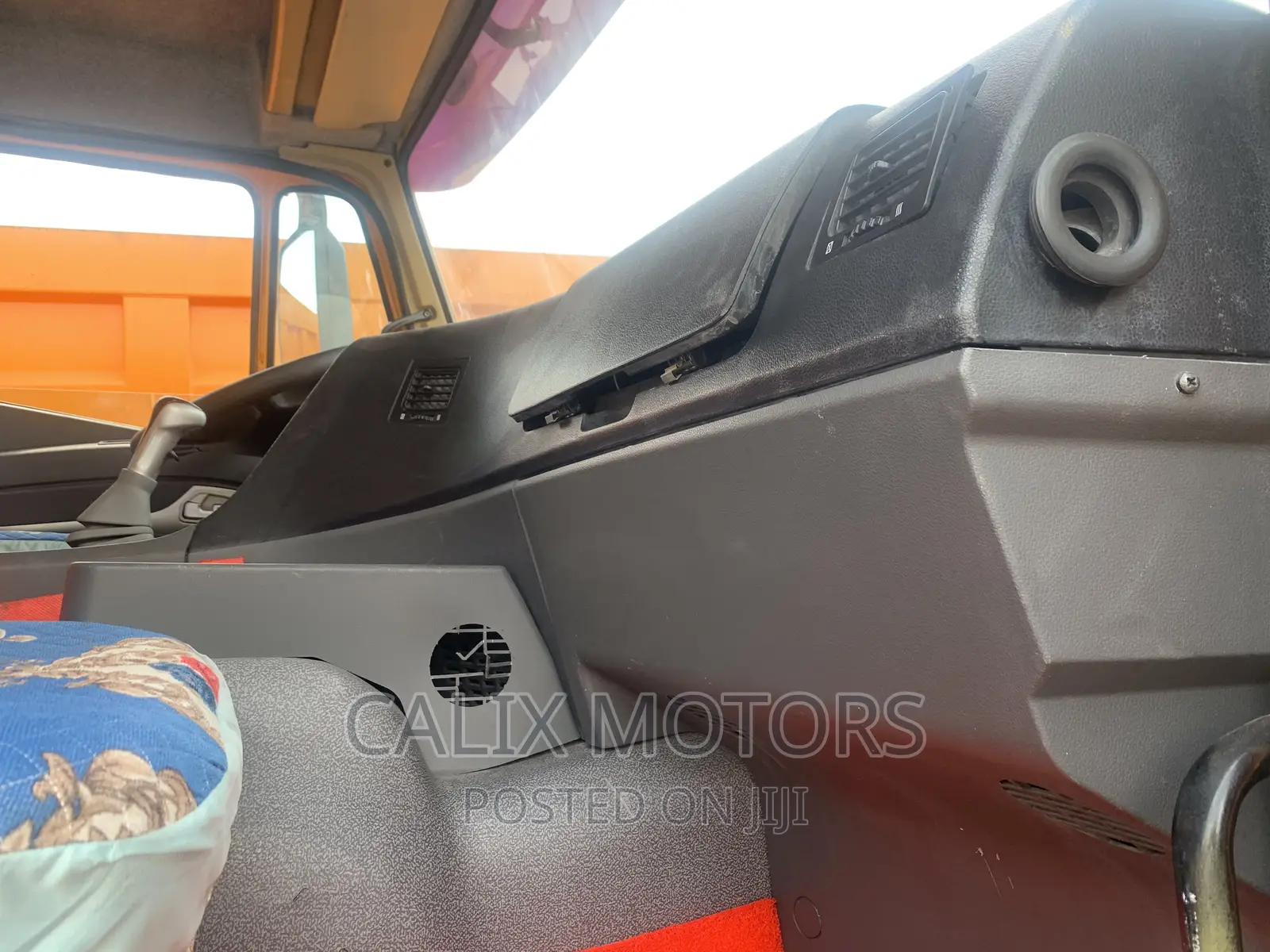 Foreign Used Howo Truck Tipper 10 Tires( Covid 19) Face.