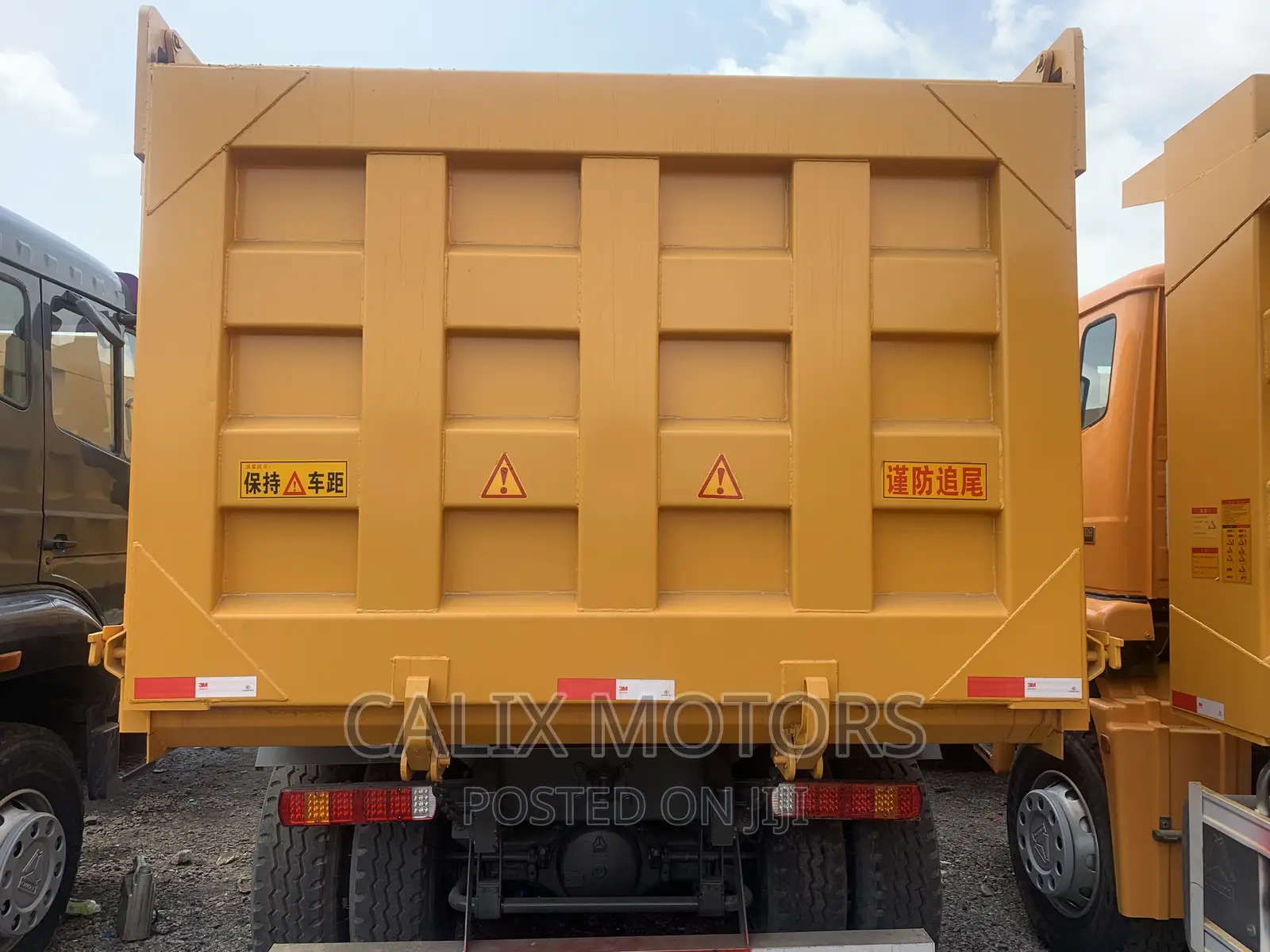 Used Howo Truck 10 Tires Tipper 2011 Yellow