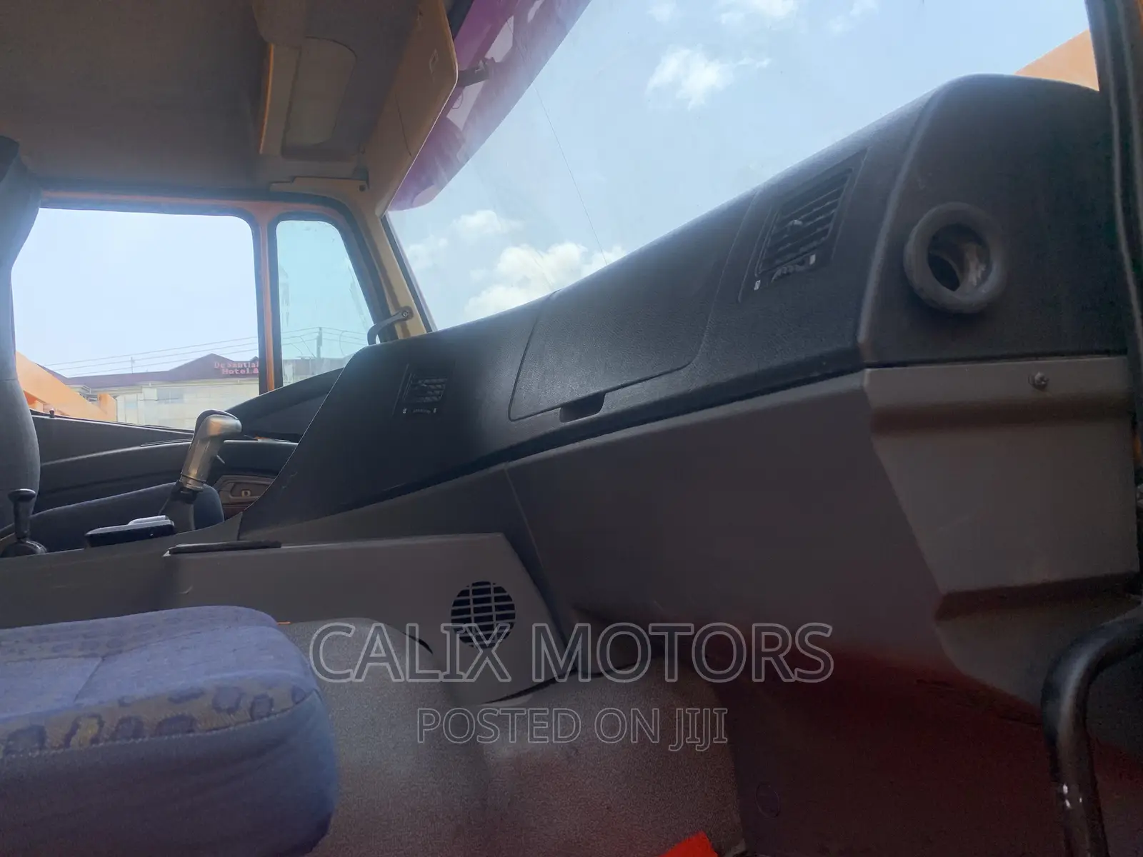 Used Howo Truck 10 Tires Tipper 2011 Yellow
