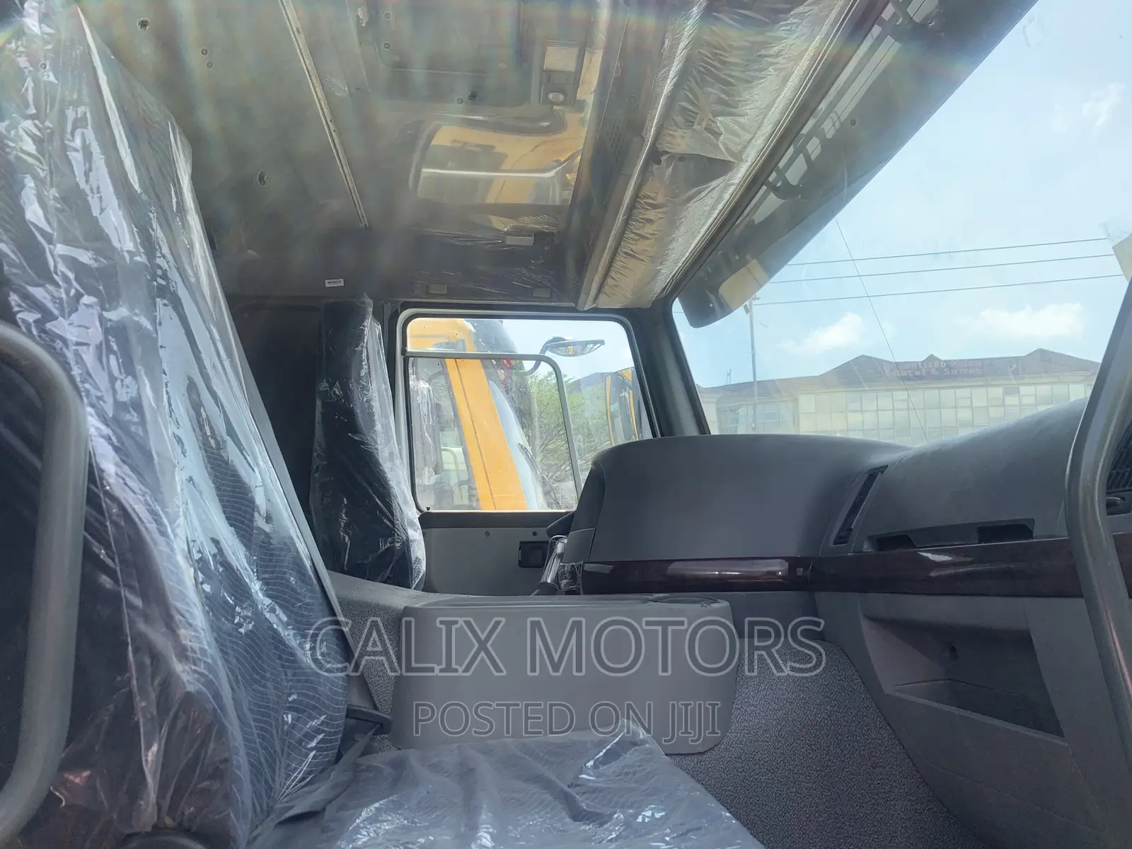 Foreign Used Howo Water Tanker Truck 10 Tires.