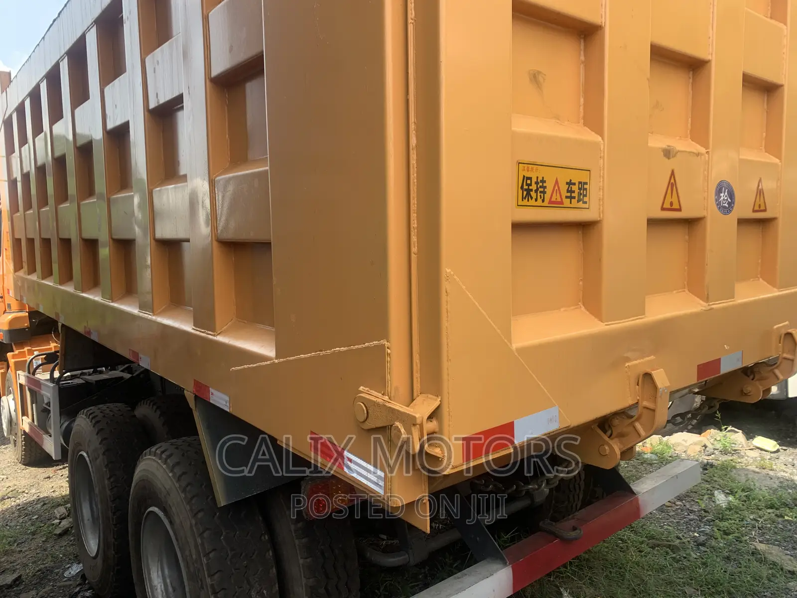Foreign Used Howo Truck Tipper 10 Tires.