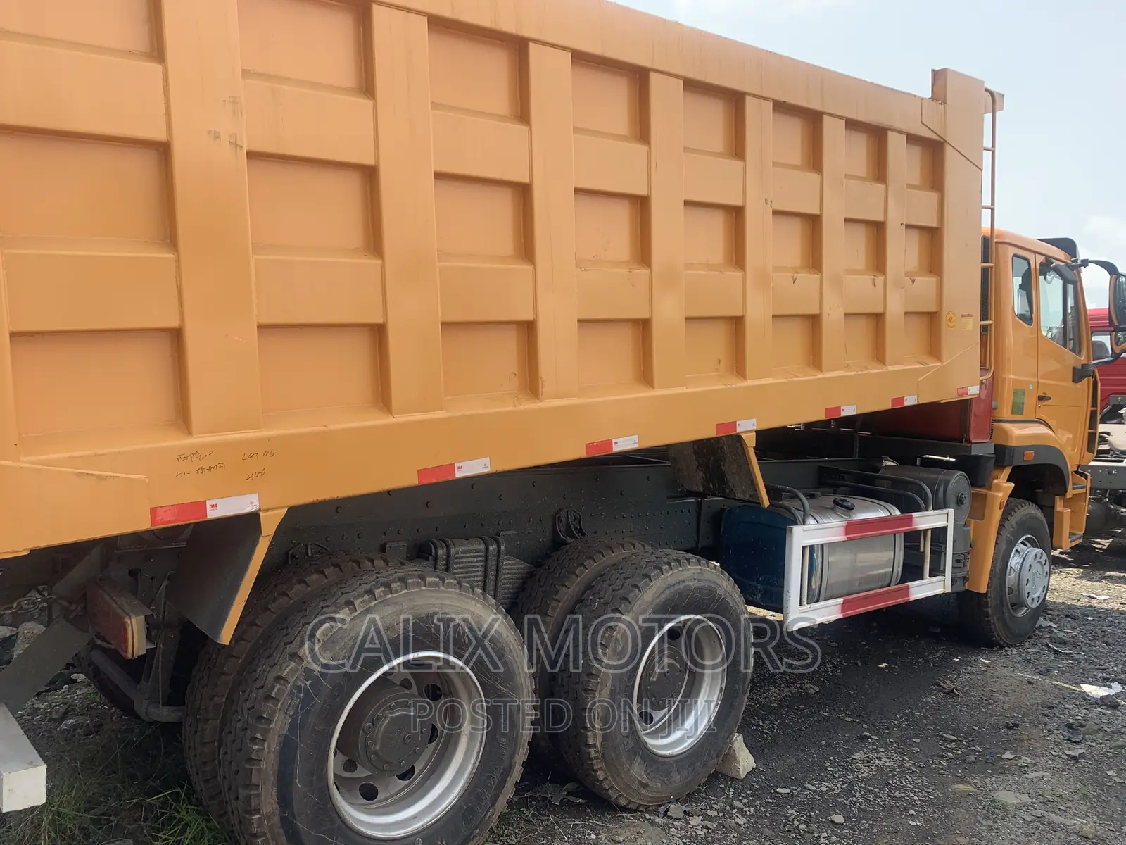 Foreign Used Howo Truck Tipper 10 Tires.