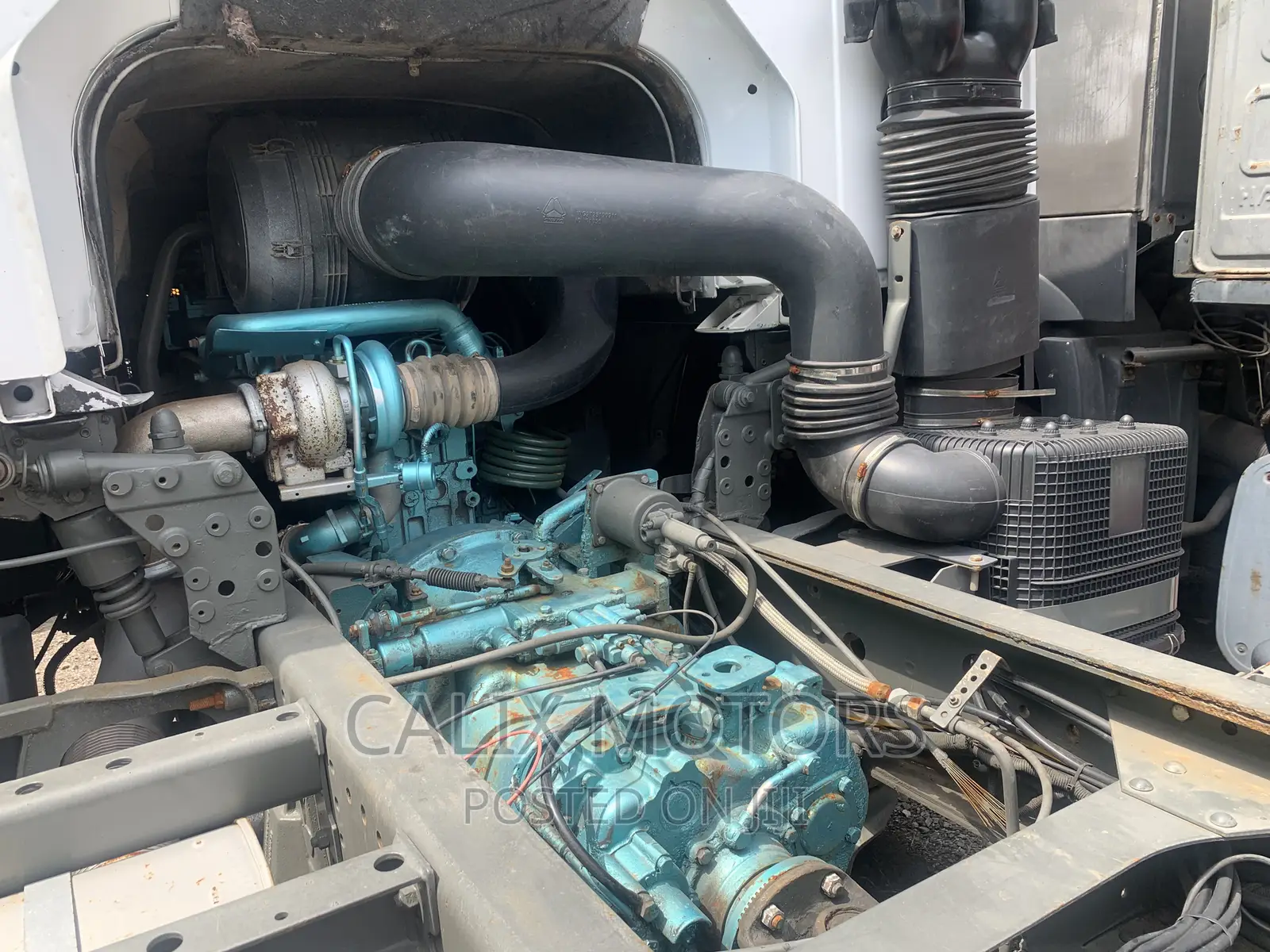 Foreign Used Howo Truck Tractor Head Long Chassis.