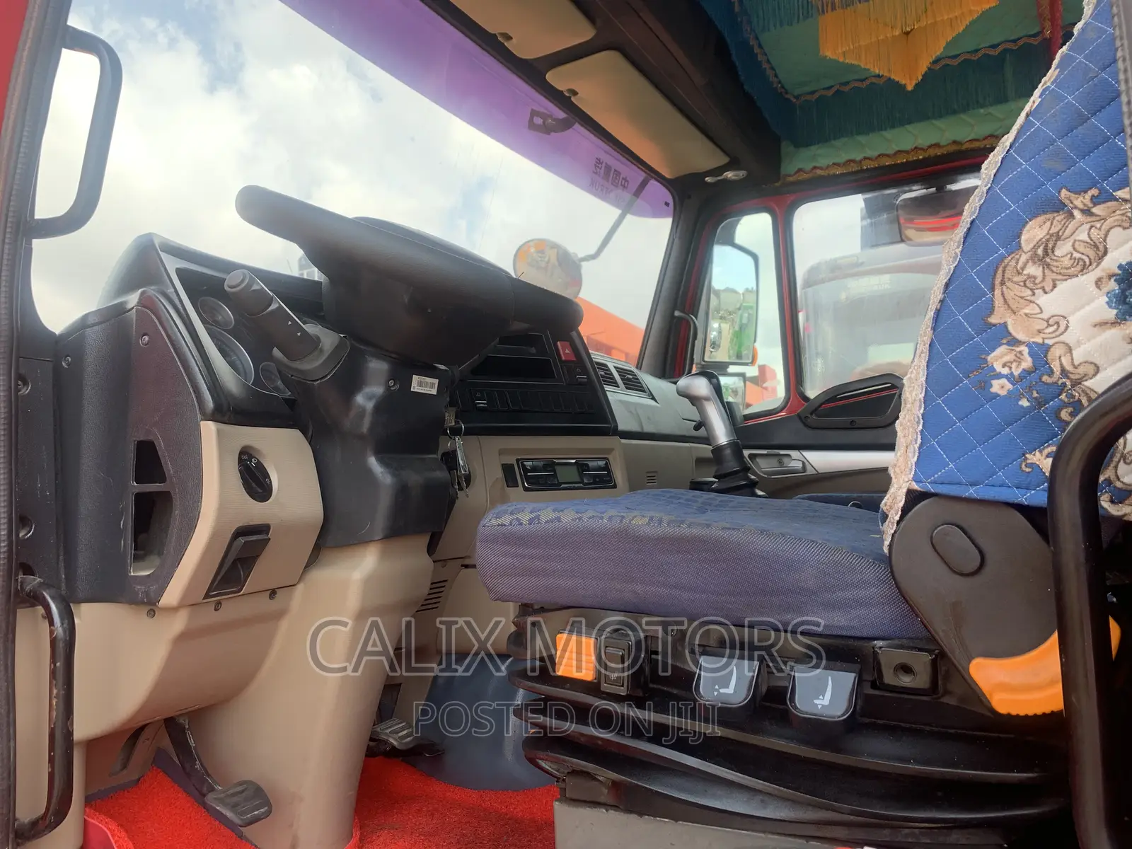 Foreign Used Howo Tractor Head Truck, 10 Tires.