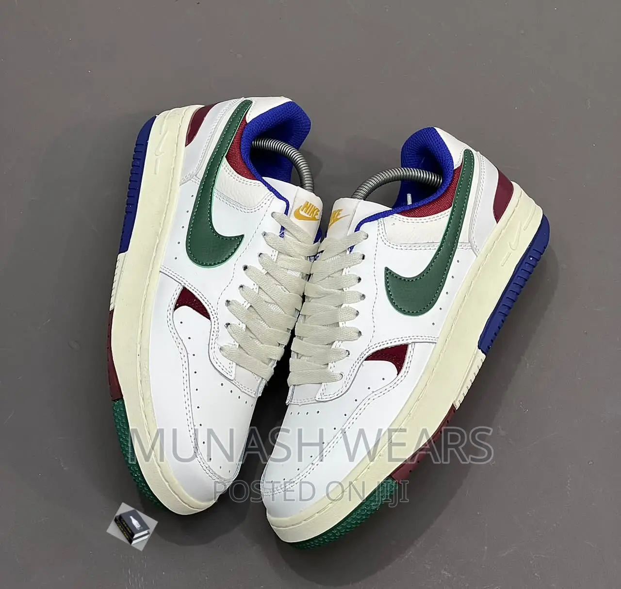 Nike Sneakersss