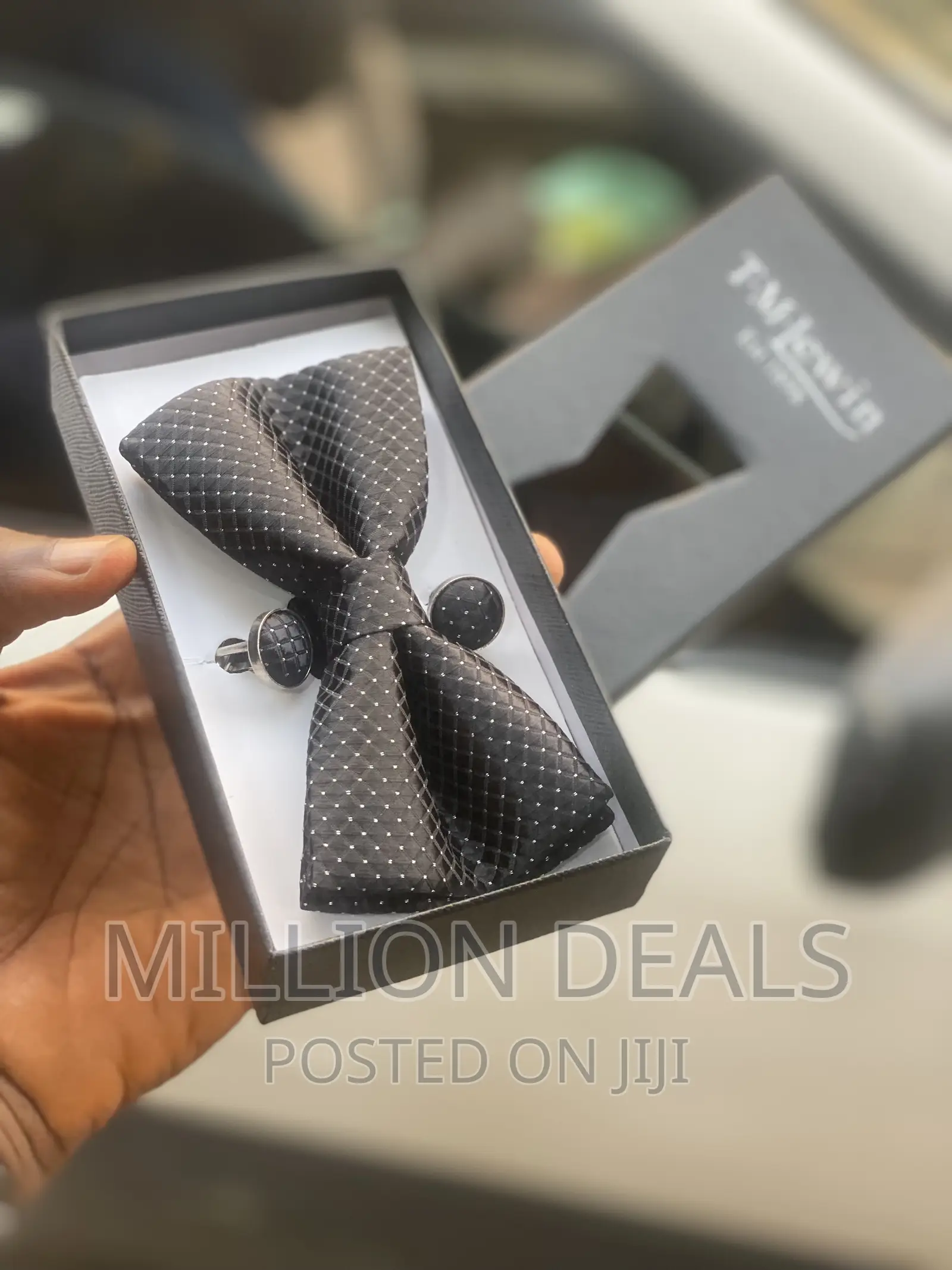 Pattern Stylish Black Dotted Men’S Bow Tie