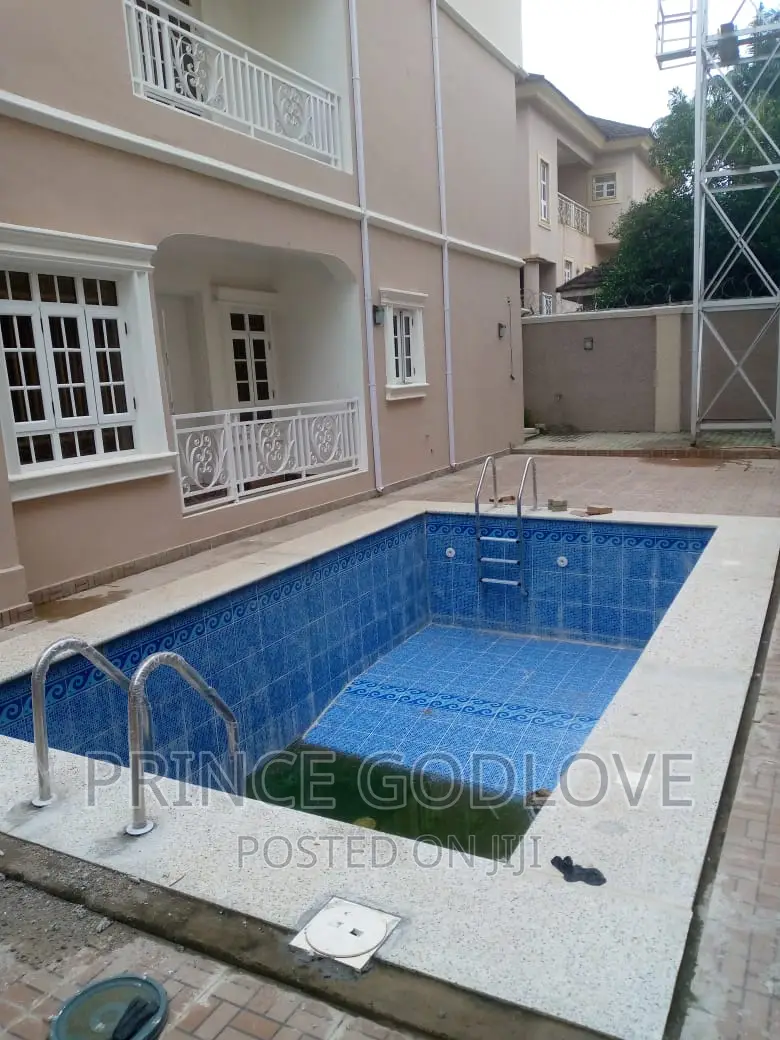 9bdrm Duplex in Maitama for sale