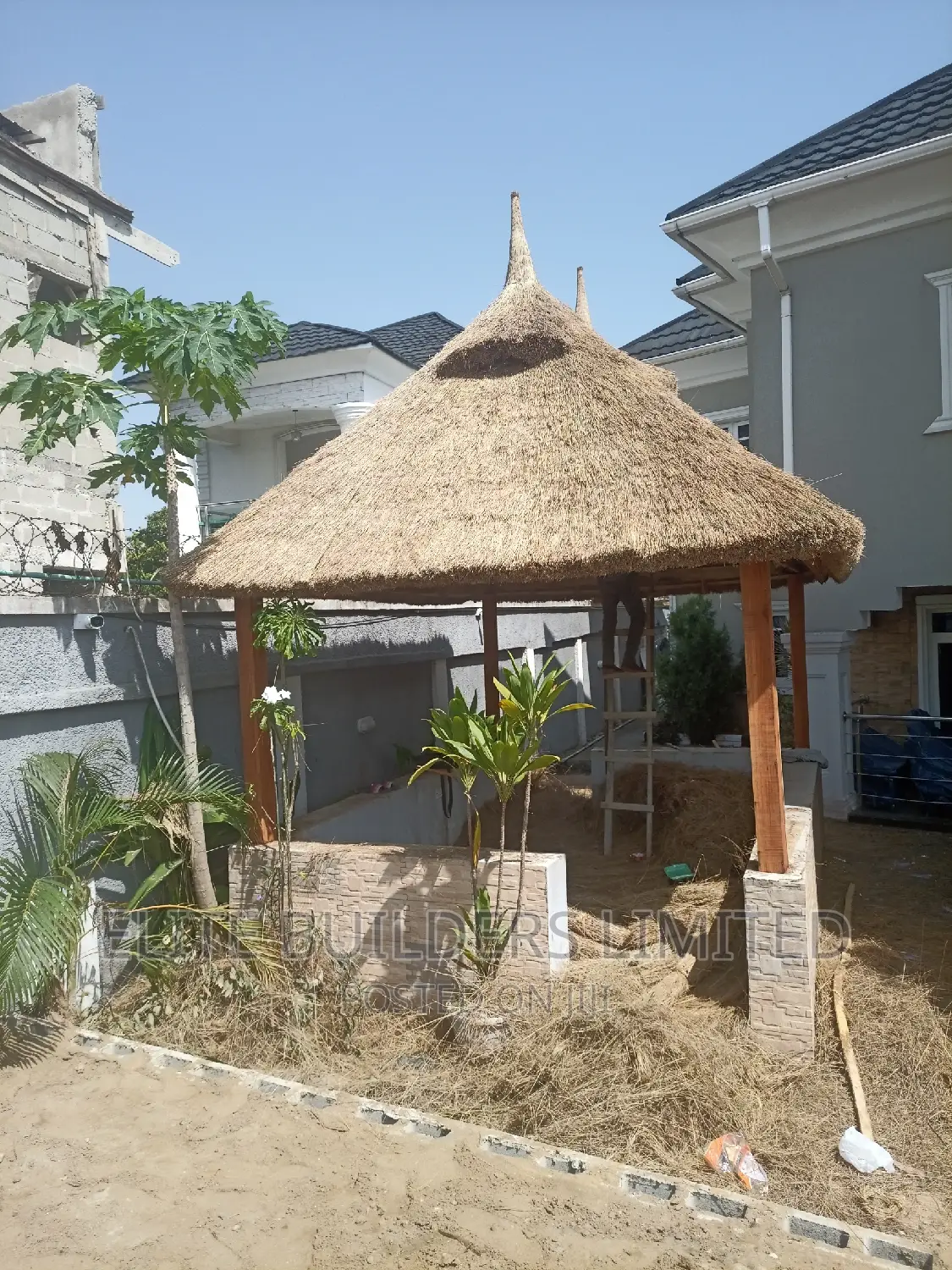 Quality Bush Bar Gazebo Hut in Lagos