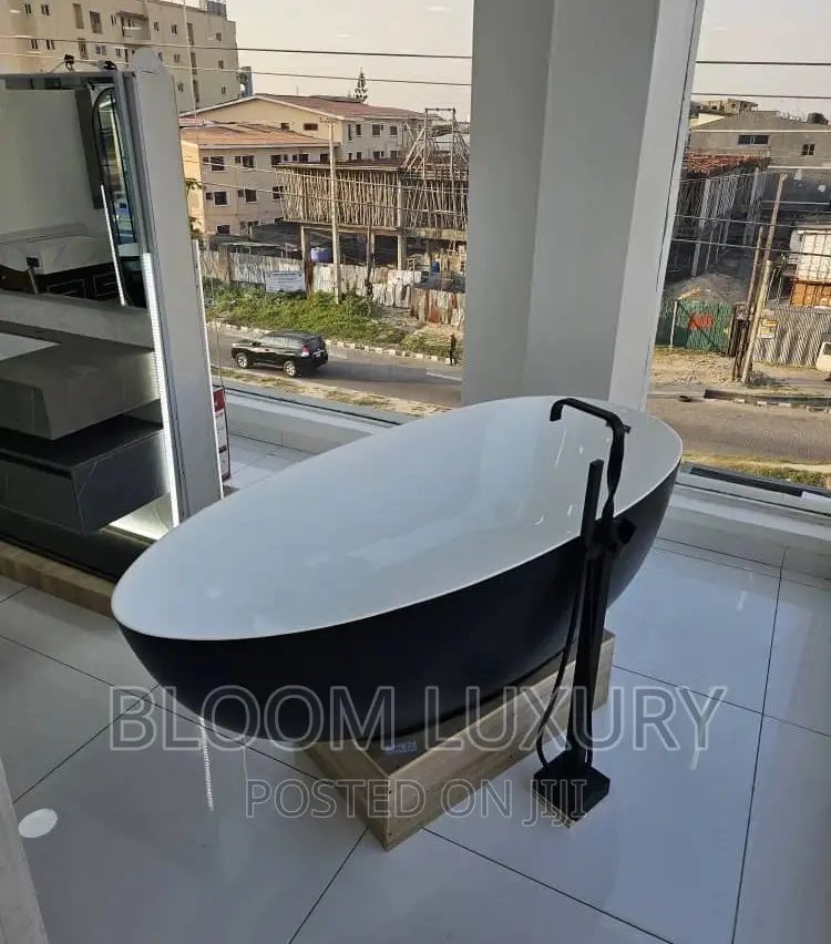 Black and White Freestanding Acrylic Bathtub