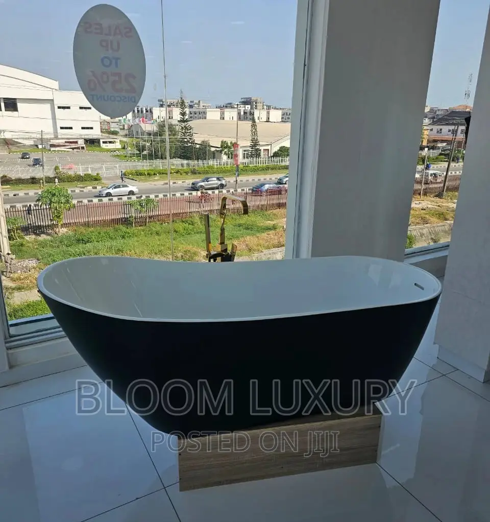 Black and White Freestanding Acrylic Bathtub
