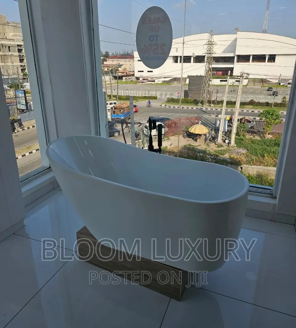 White Acrylic Freestanding Bathtub