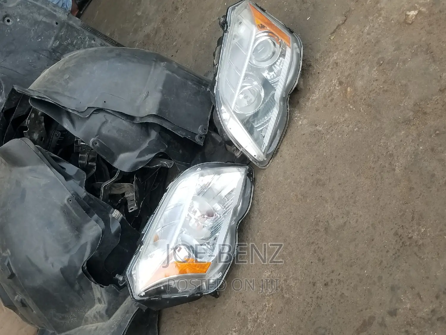 GLK350 2010 Set of Headlights Tokunbo